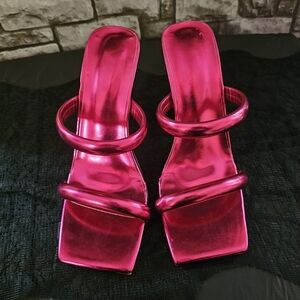 NEW. Metallic Fushia Heels With Gold Heel.